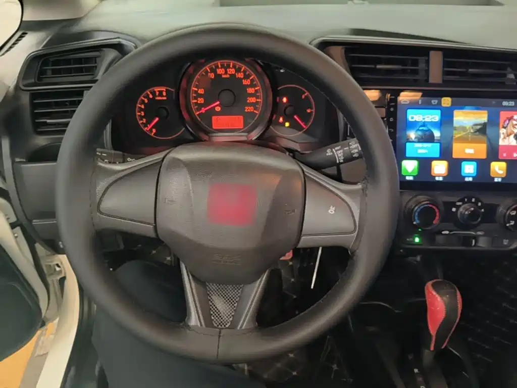 Honda Fit — фото 10