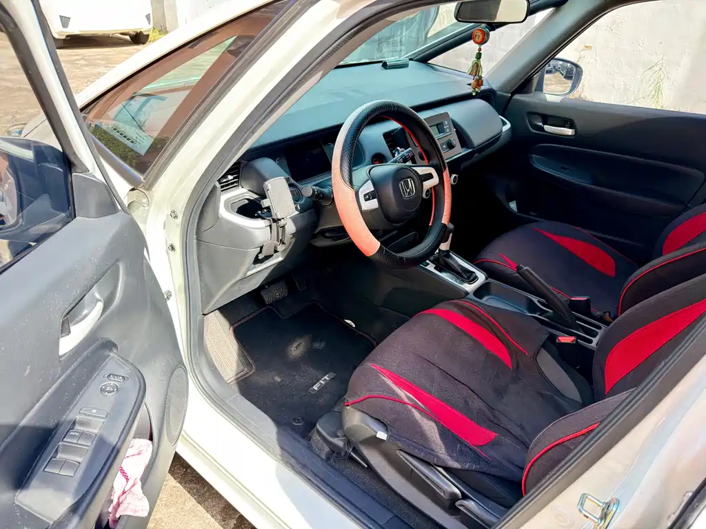 Honda Fit — фото 8