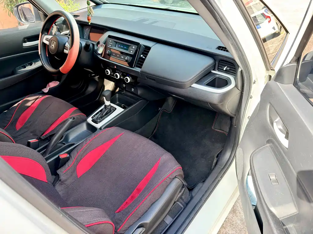 Honda Fit — фото 9