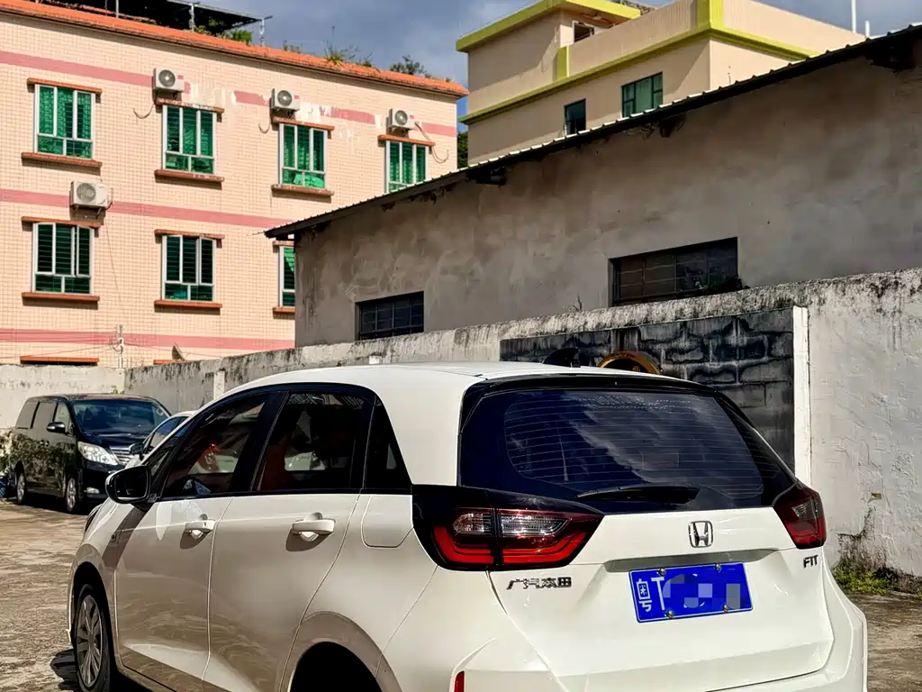 Honda Fit — фото 10