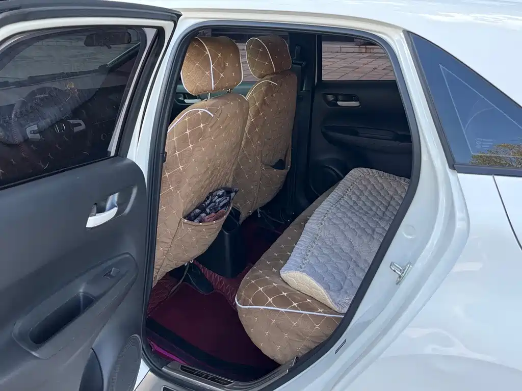 Honda Fit — фото 11