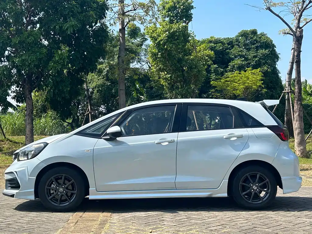 Honda Fit — фото 7