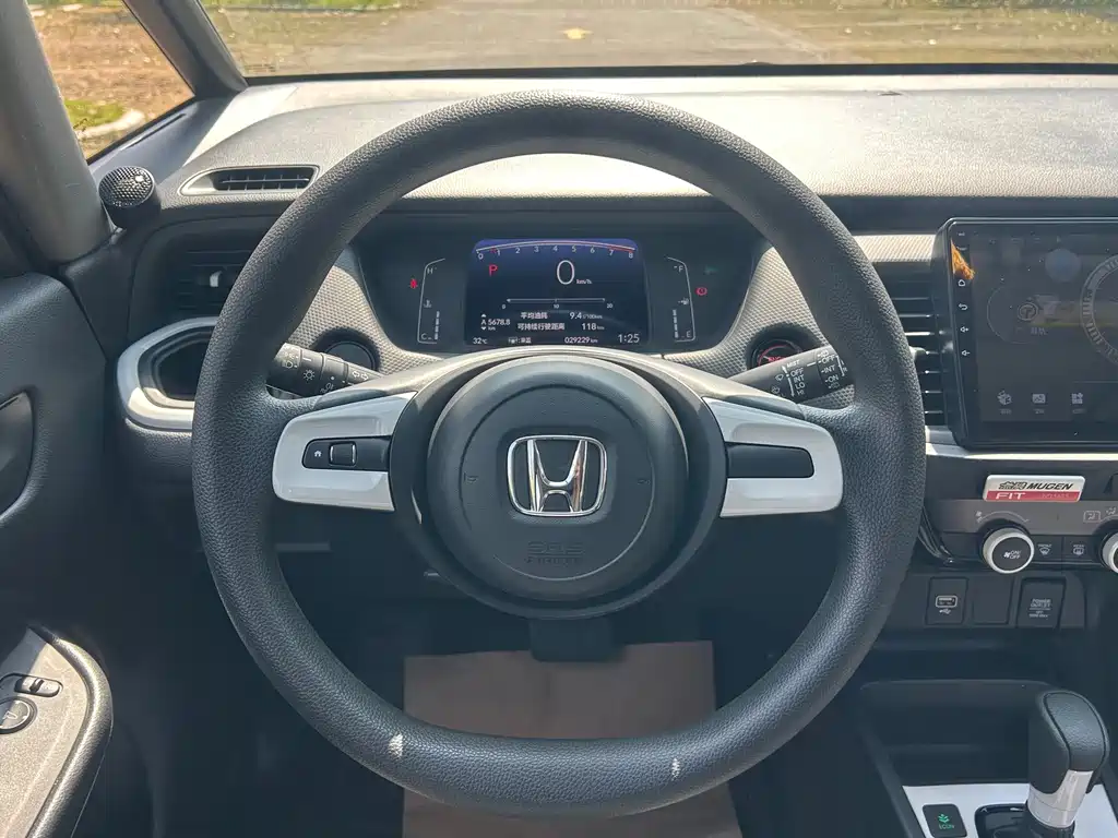 Honda Fit — фото 8