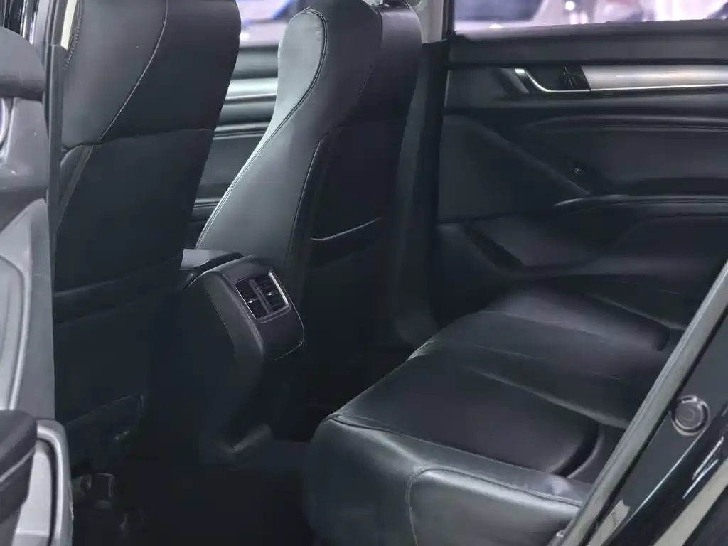 Honda Accord — фото 6