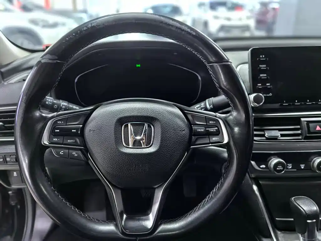 Honda Accord — фото 8