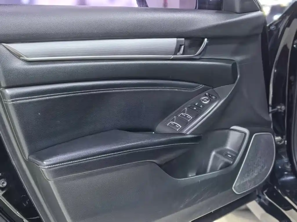 Honda Accord — фото 10