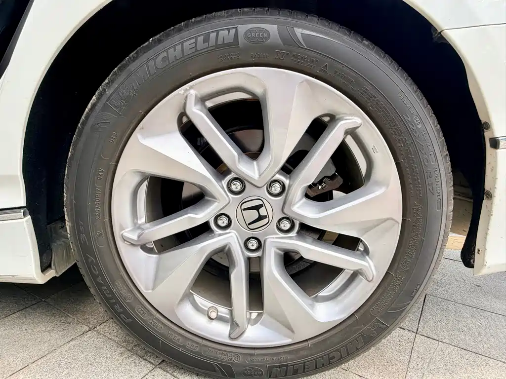 Honda Accord — фото 17