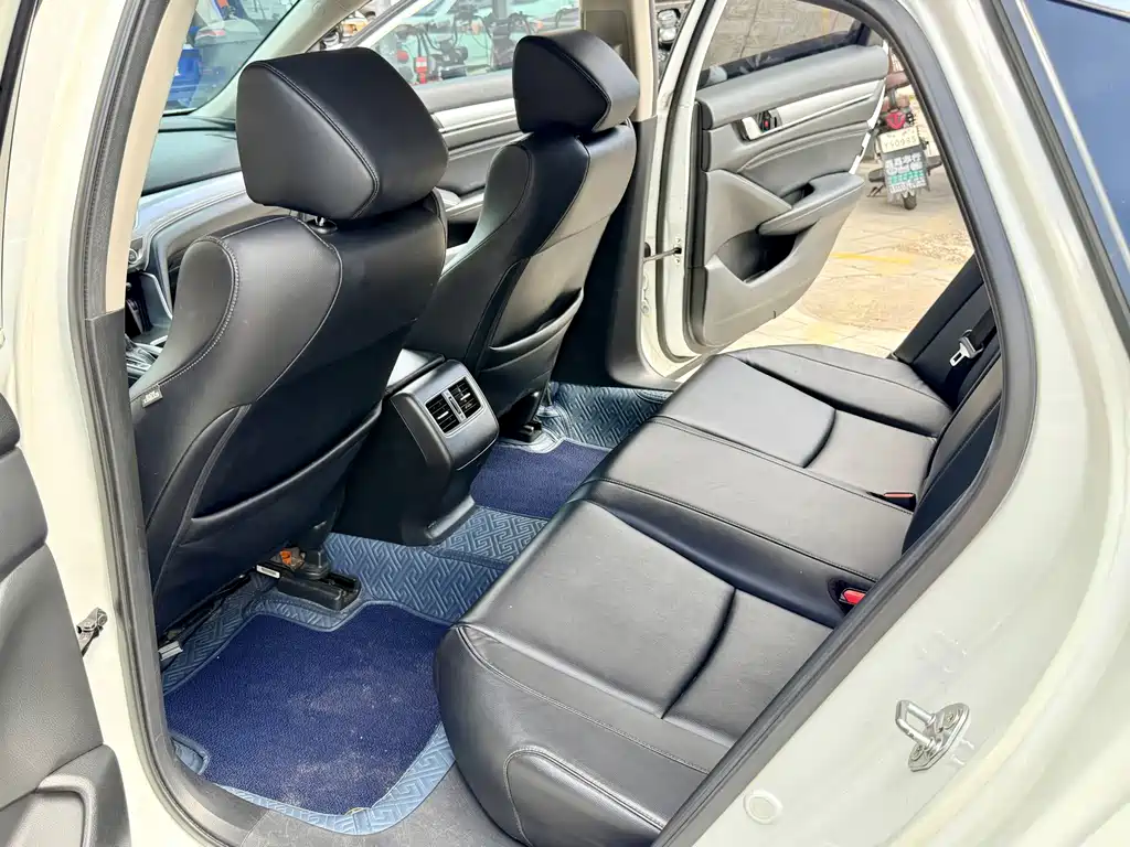 Honda Accord — фото 6