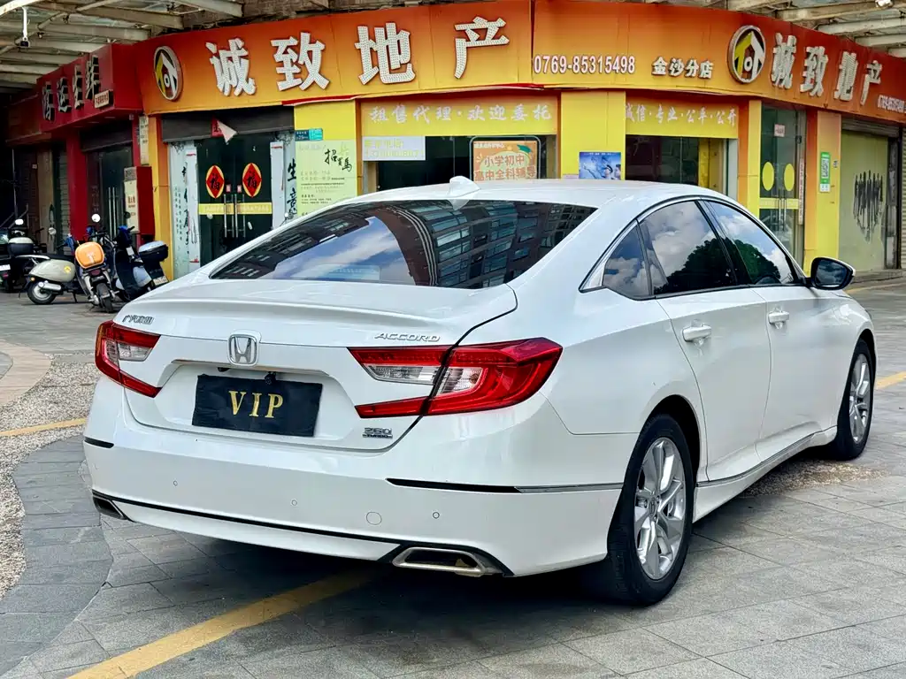 Honda Accord — фото 7