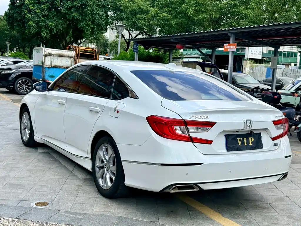 Honda Accord — фото 9