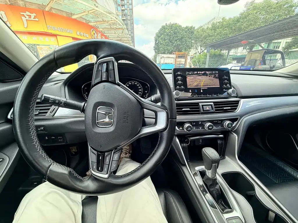 Honda Accord — фото 10