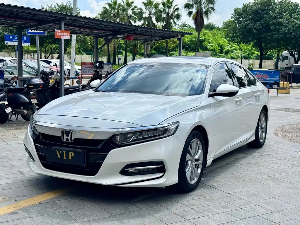 Honda Accord — фото 1