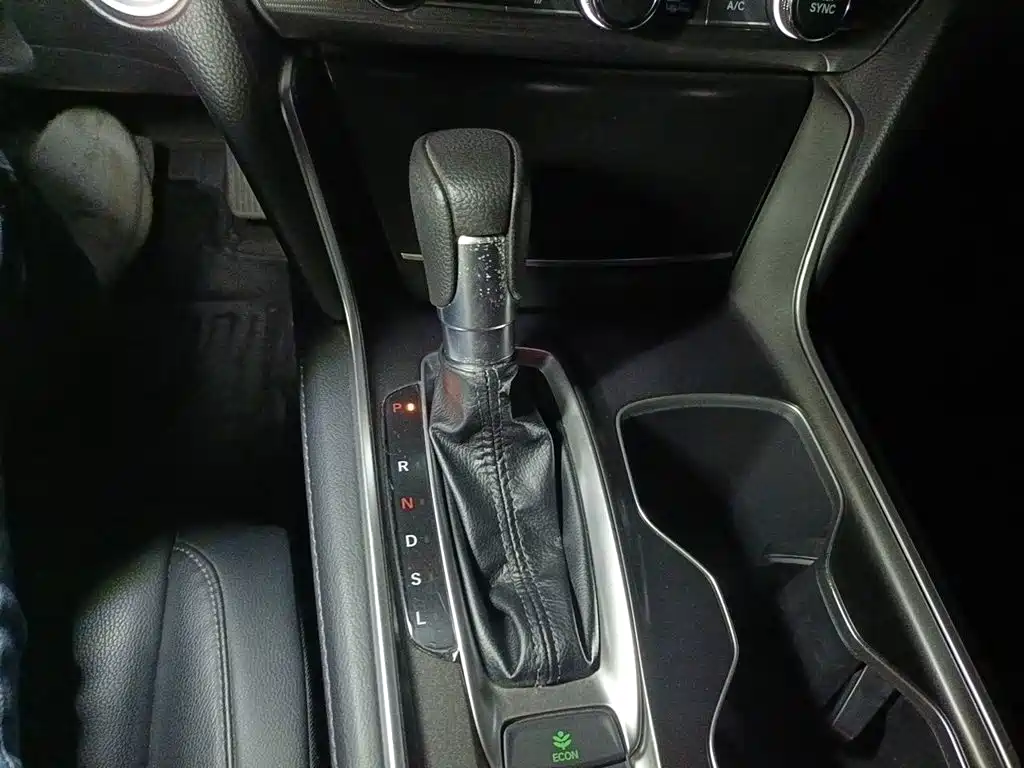 Honda Accord — фото 10