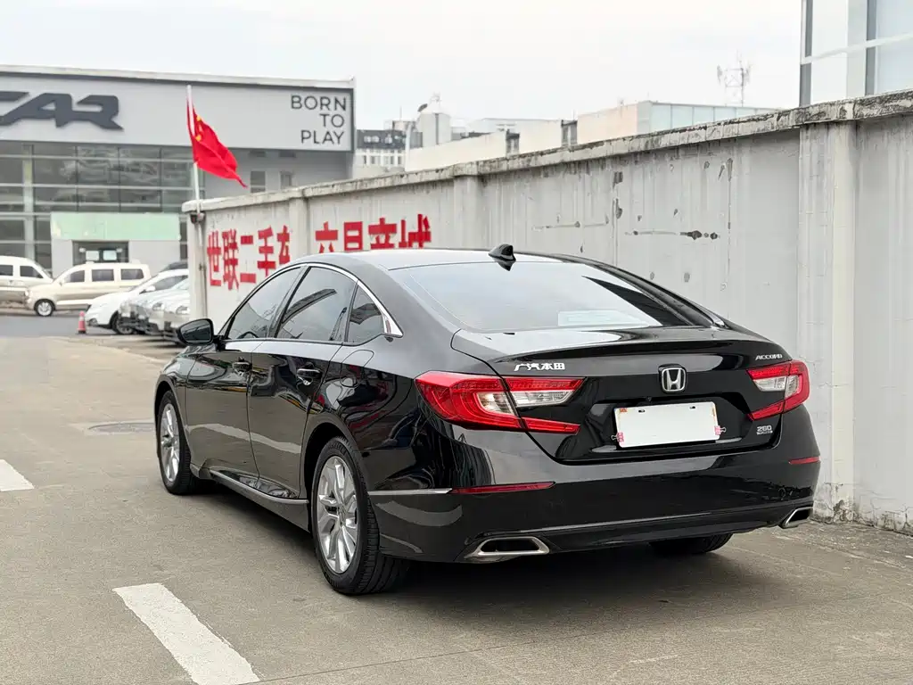 Honda Accord — фото 11