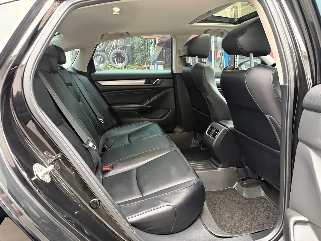 Honda Accord — фото 15