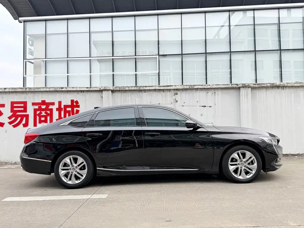 Honda Accord — фото 9