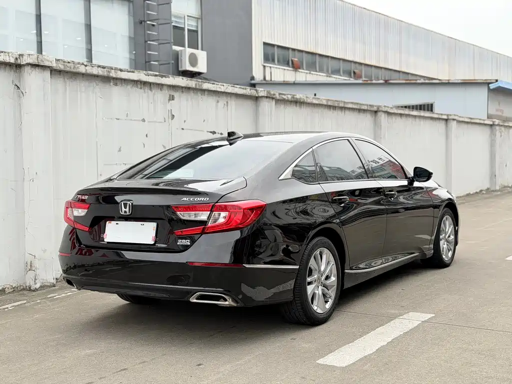 Honda Accord — фото 10