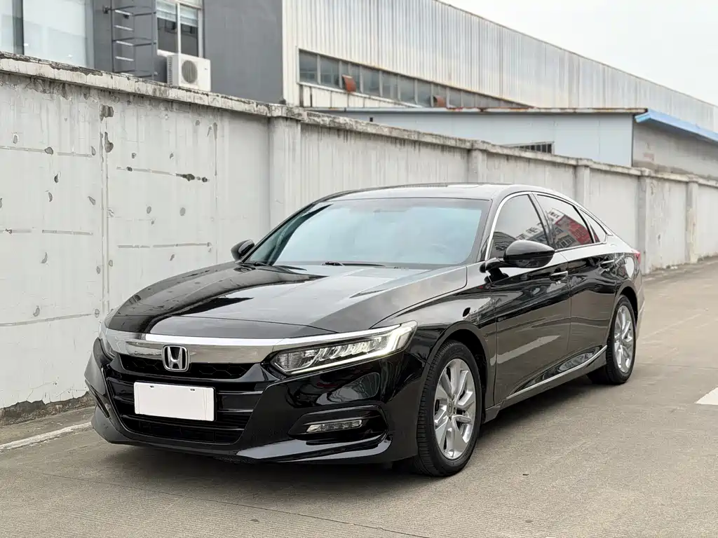 Honda Accord — фото 1