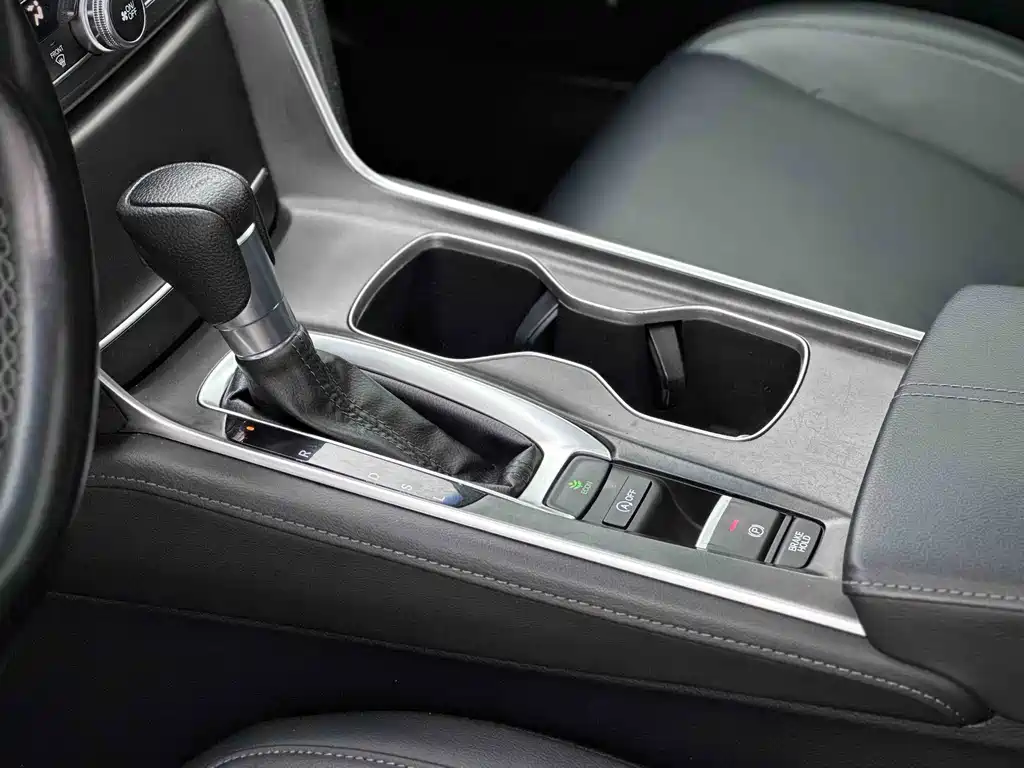 Honda Accord — фото 11