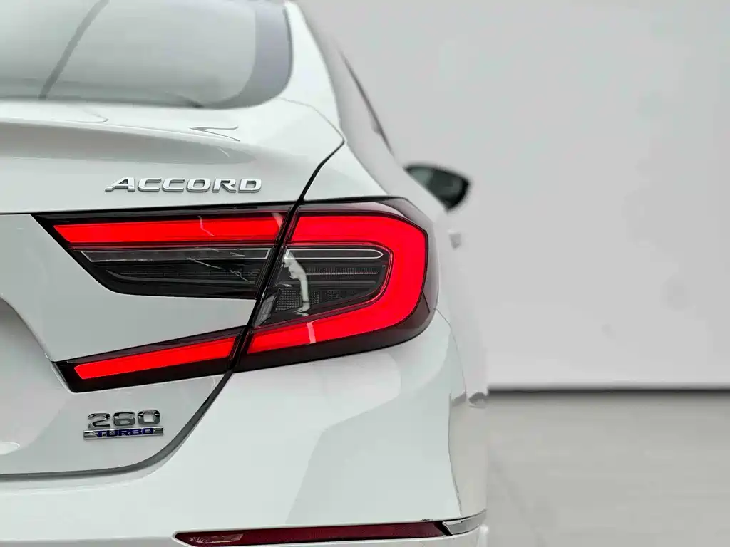Honda Accord — фото 15