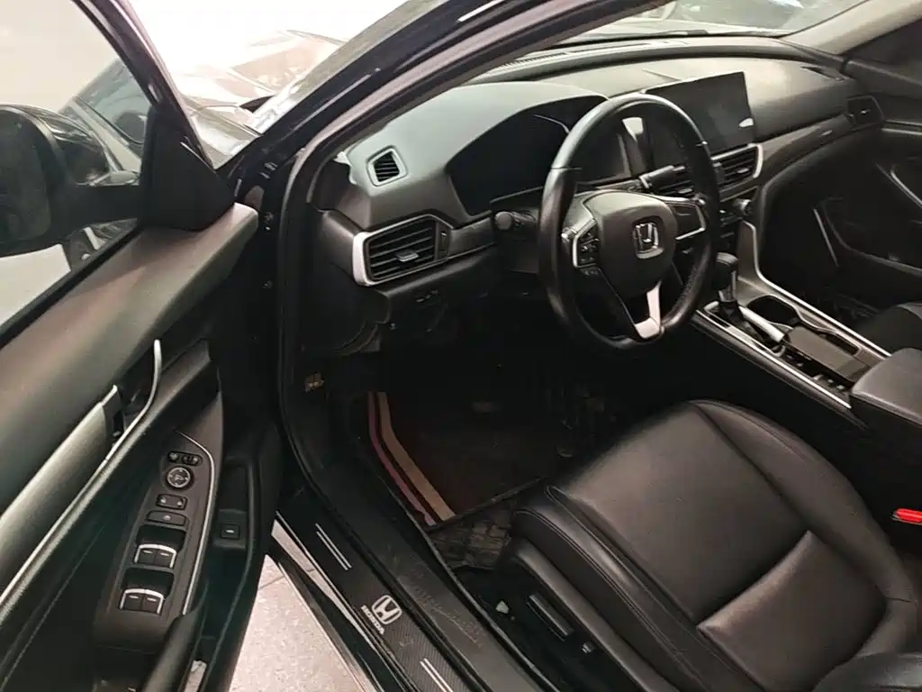 Honda Accord — фото 20