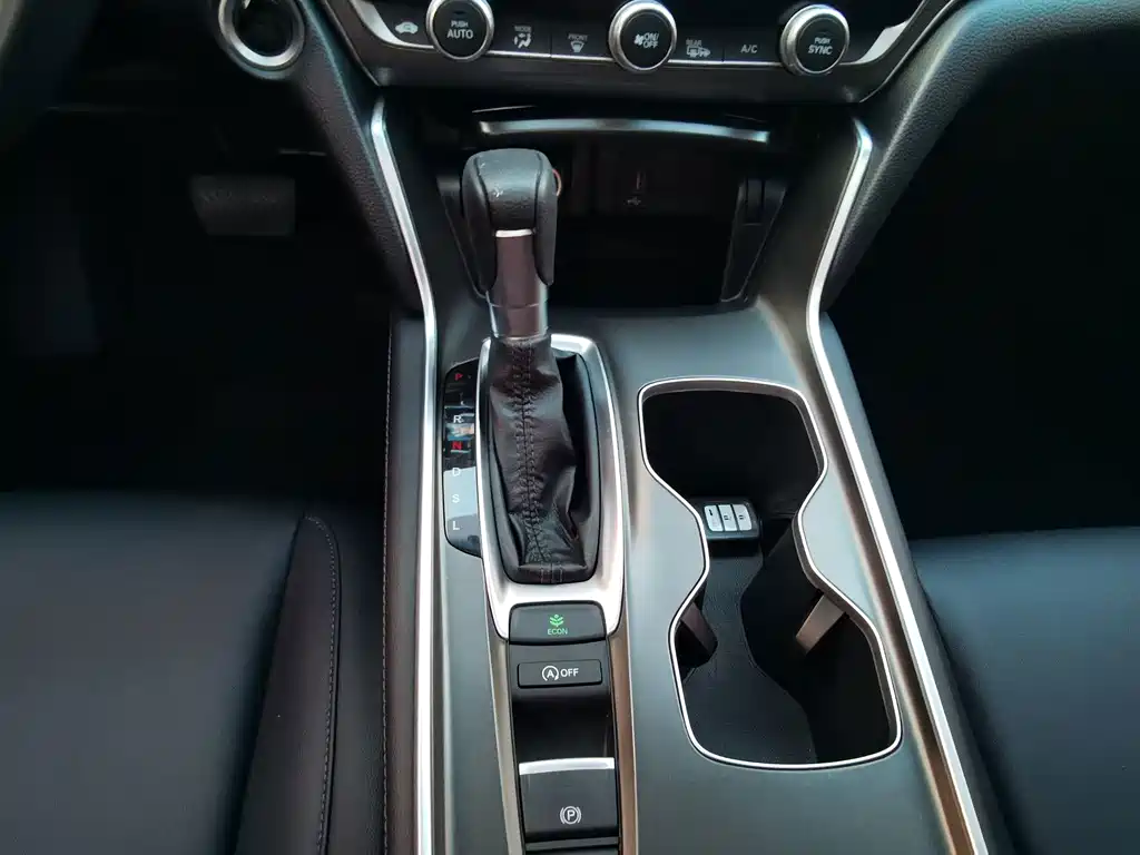 Honda Accord — фото 17