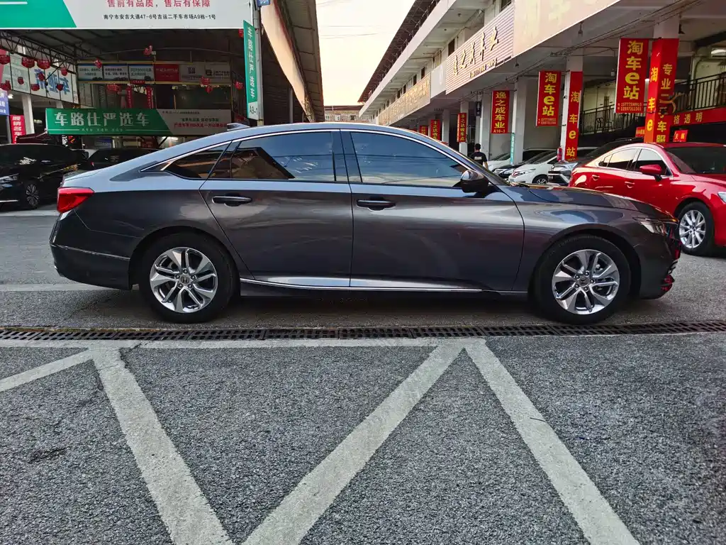 Honda Accord — фото 7