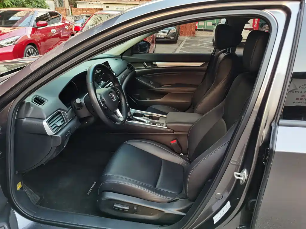 Honda Accord — фото 9