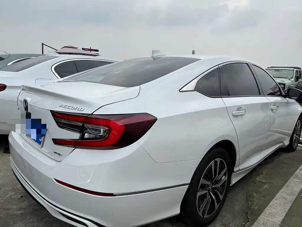 Honda Accord — фото 10