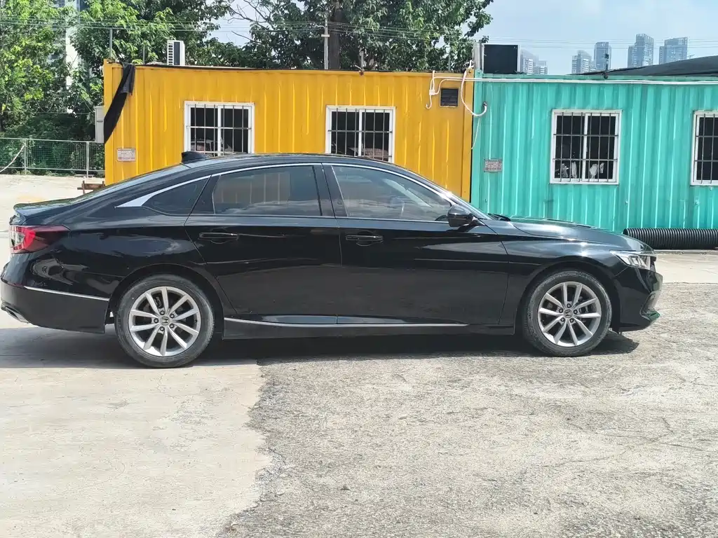 Honda Accord — фото 8