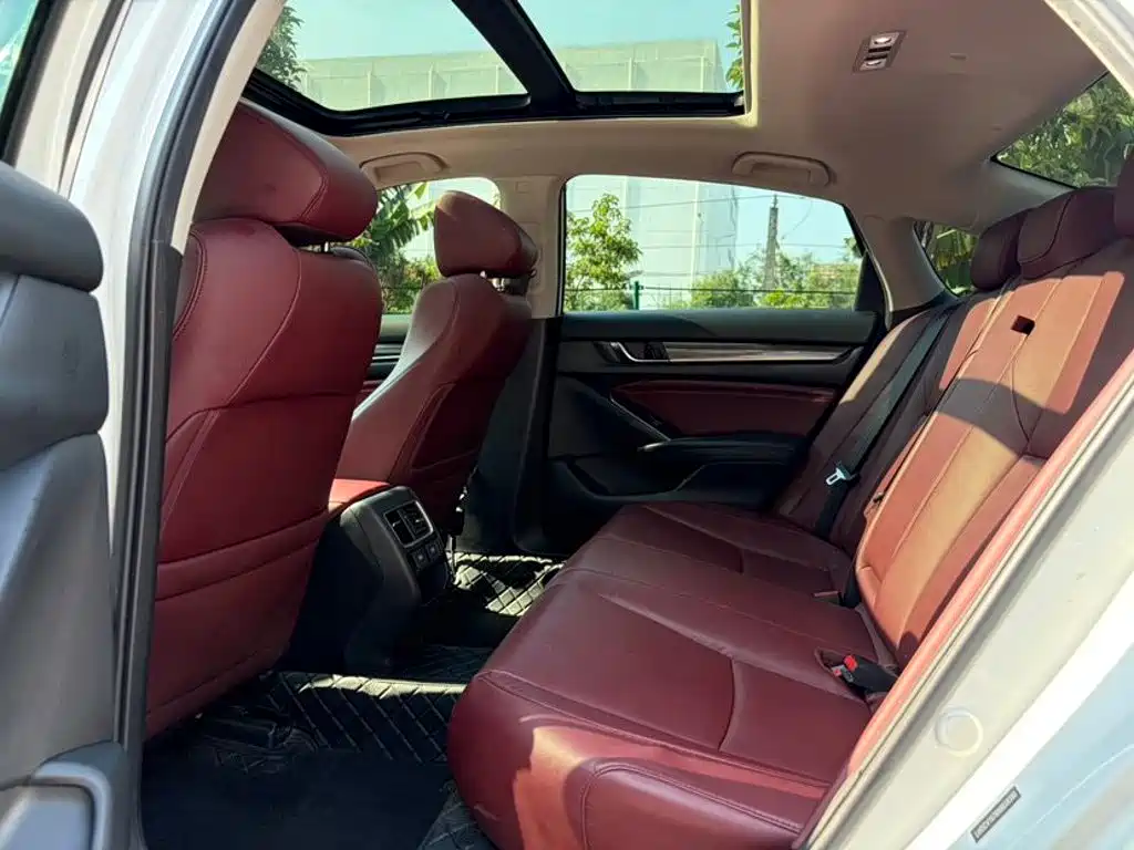 Honda Accord — фото 6