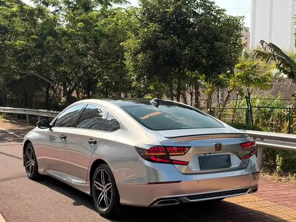 Honda Accord — фото 7