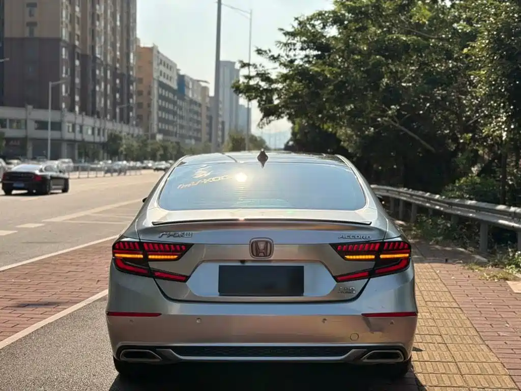 Honda Accord — фото 8