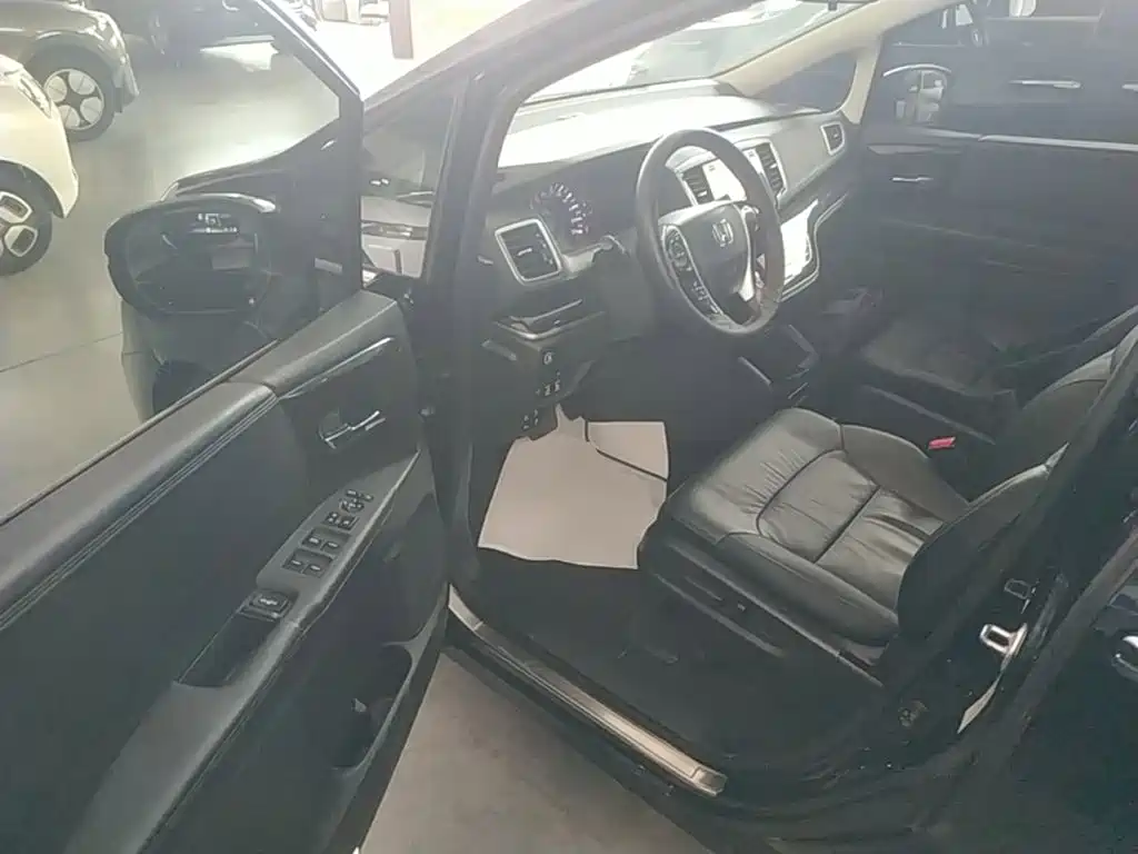Honda Odyssey — фото 15