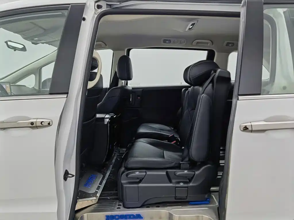 Honda Odyssey — фото 15