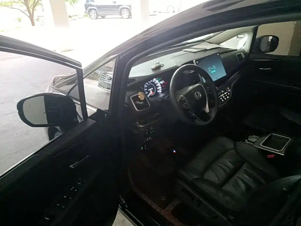 Honda Odyssey — фото 15
