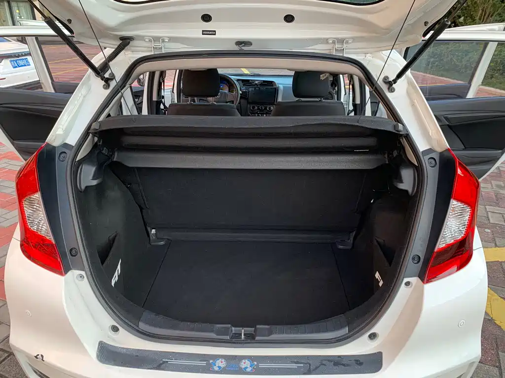 Honda Fit — фото 10