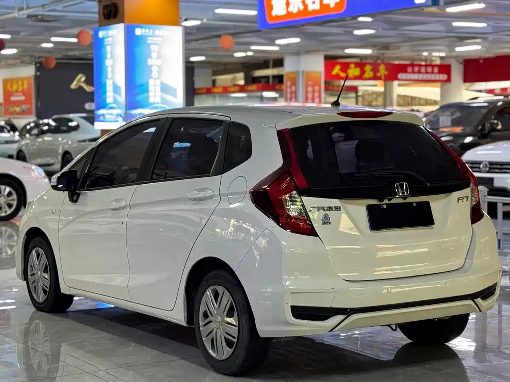 Honda Fit — фото 7