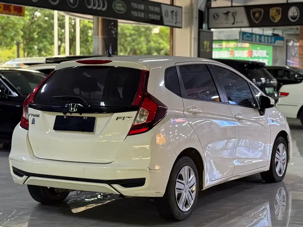 Honda Fit — фото 9