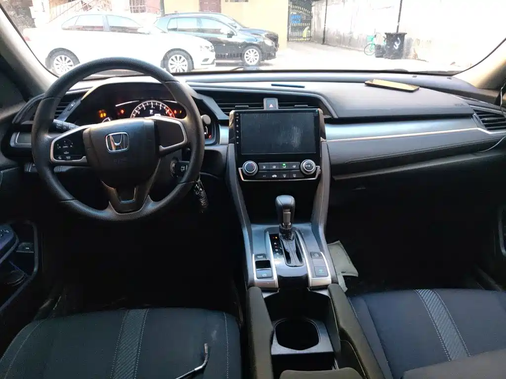 Honda Civic — фото 10