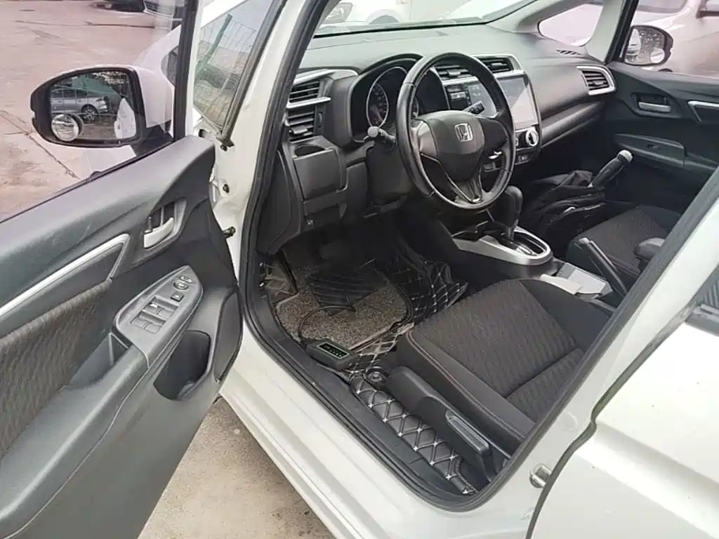 Honda Fit — фото 15
