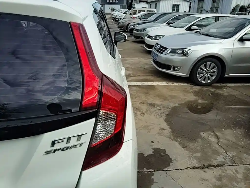 Honda Fit — фото 7