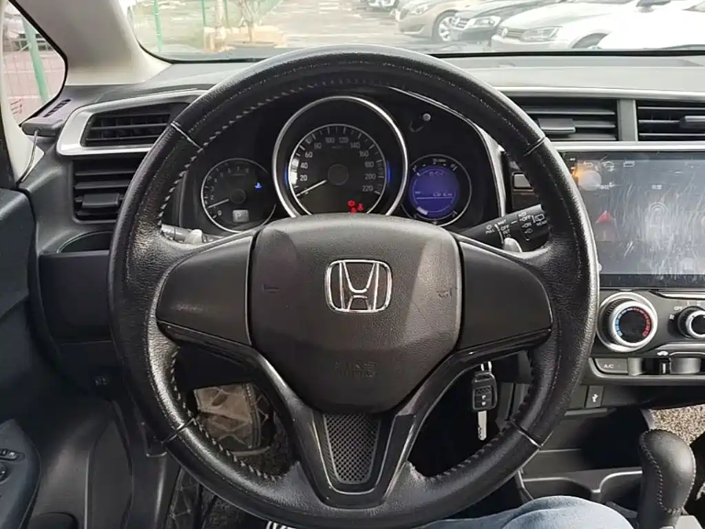 Honda Fit — фото 10