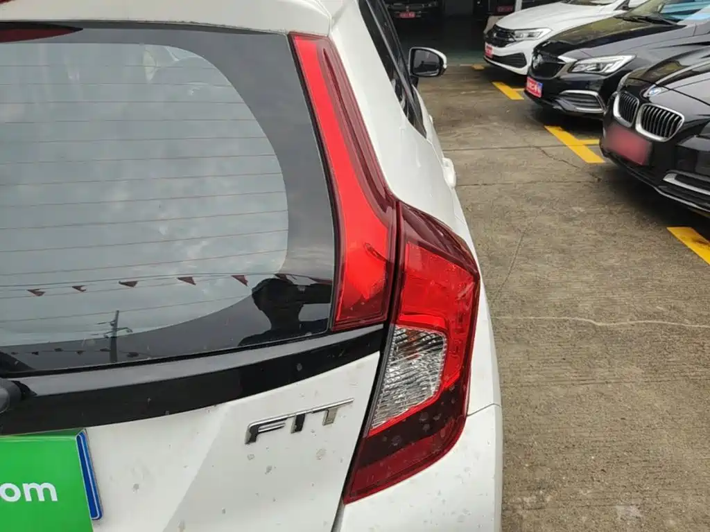 Honda Fit — фото 7