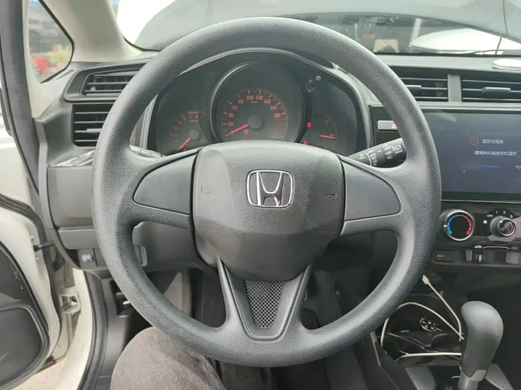 Honda Fit — фото 10