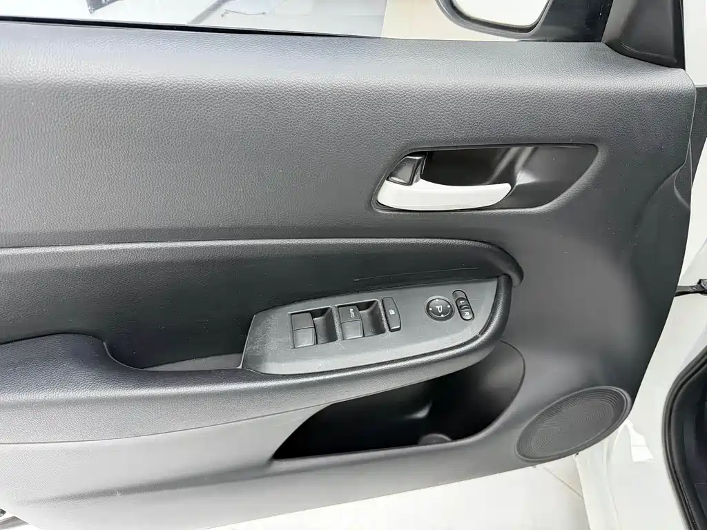 Honda Fit — фото 11