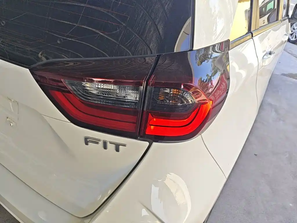 Honda Fit — фото 7