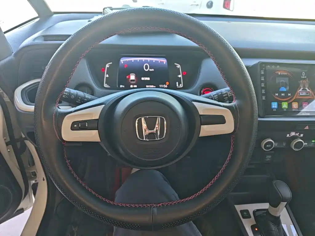 Honda Fit — фото 10