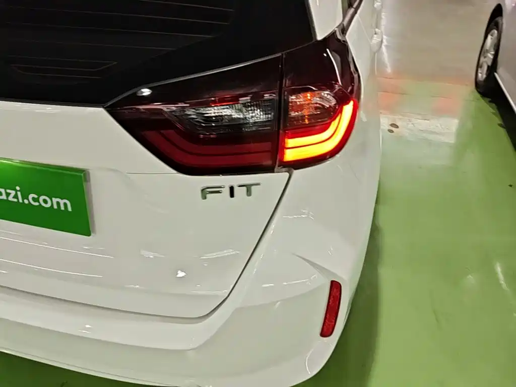 Honda Fit — фото 7