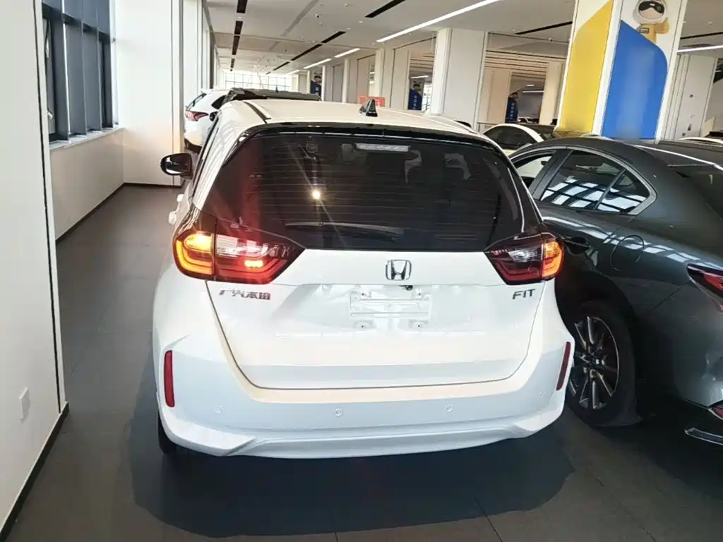 Honda Fit — фото 5